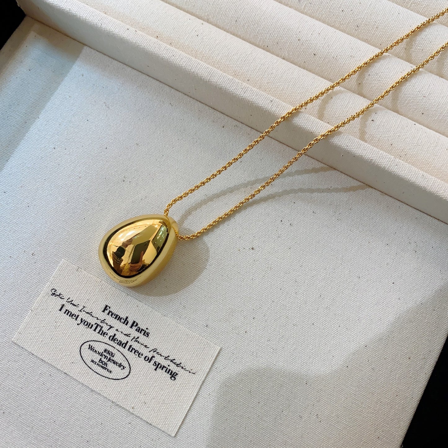 French Retro European And American Niche Design Egg-shaped Water Drop Pendant Necklace Minimalist Advanced Cold Style Silver Egg Sweater Chain