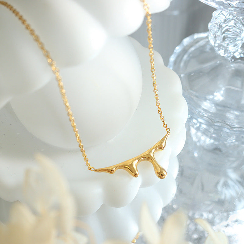 Internet Celebrity Ins Trendy Lava Type Light Luxury Necklace Niche Design Water Drop Pendant Titanium Steel Plated 18K Gold Clavicle Chain