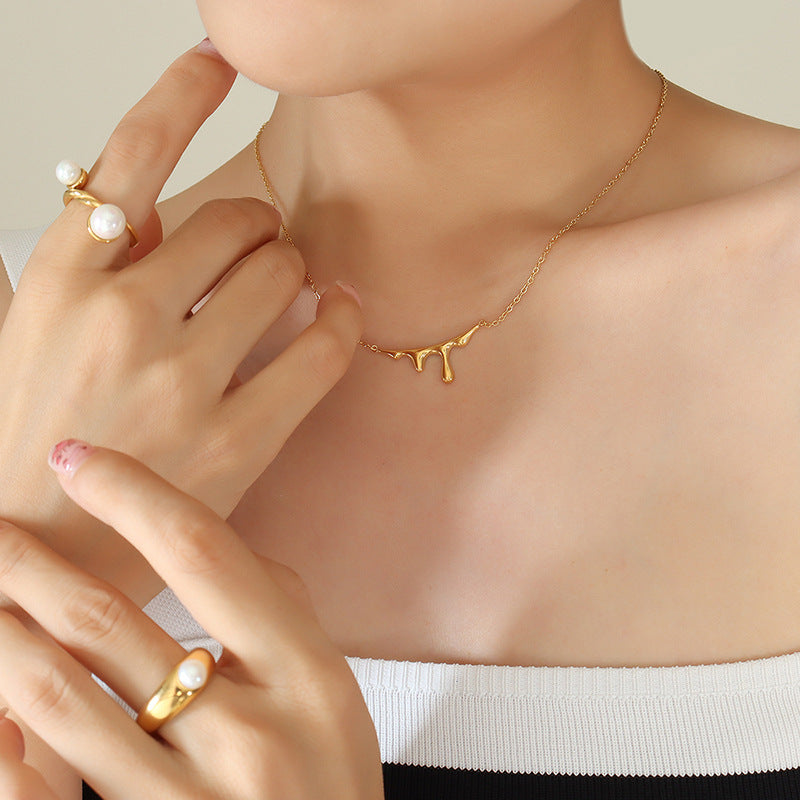 Internet Celebrity Ins Trendy Lava Type Light Luxury Necklace Niche Design Water Drop Pendant Titanium Steel Plated 18K Gold Clavicle Chain