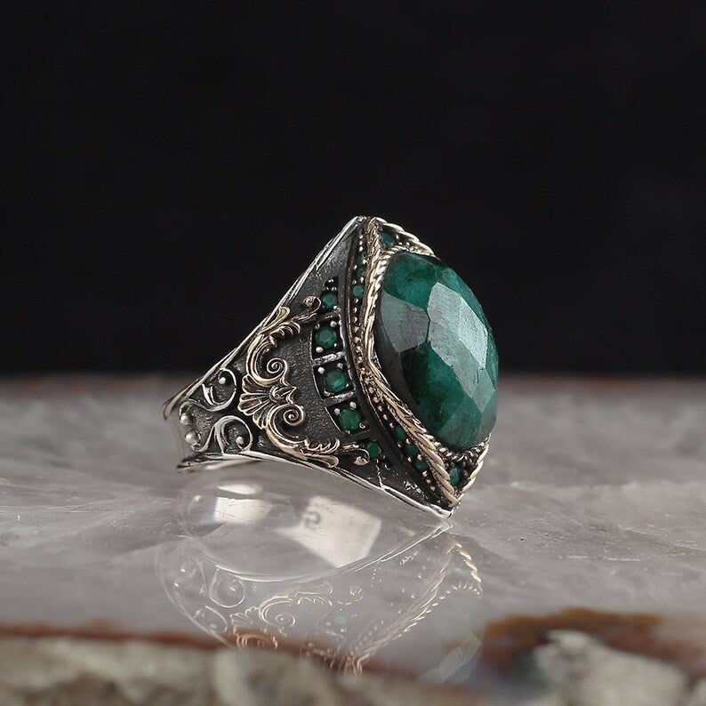 Inlaid Sea Blue Zircon Fashion Retro Ring